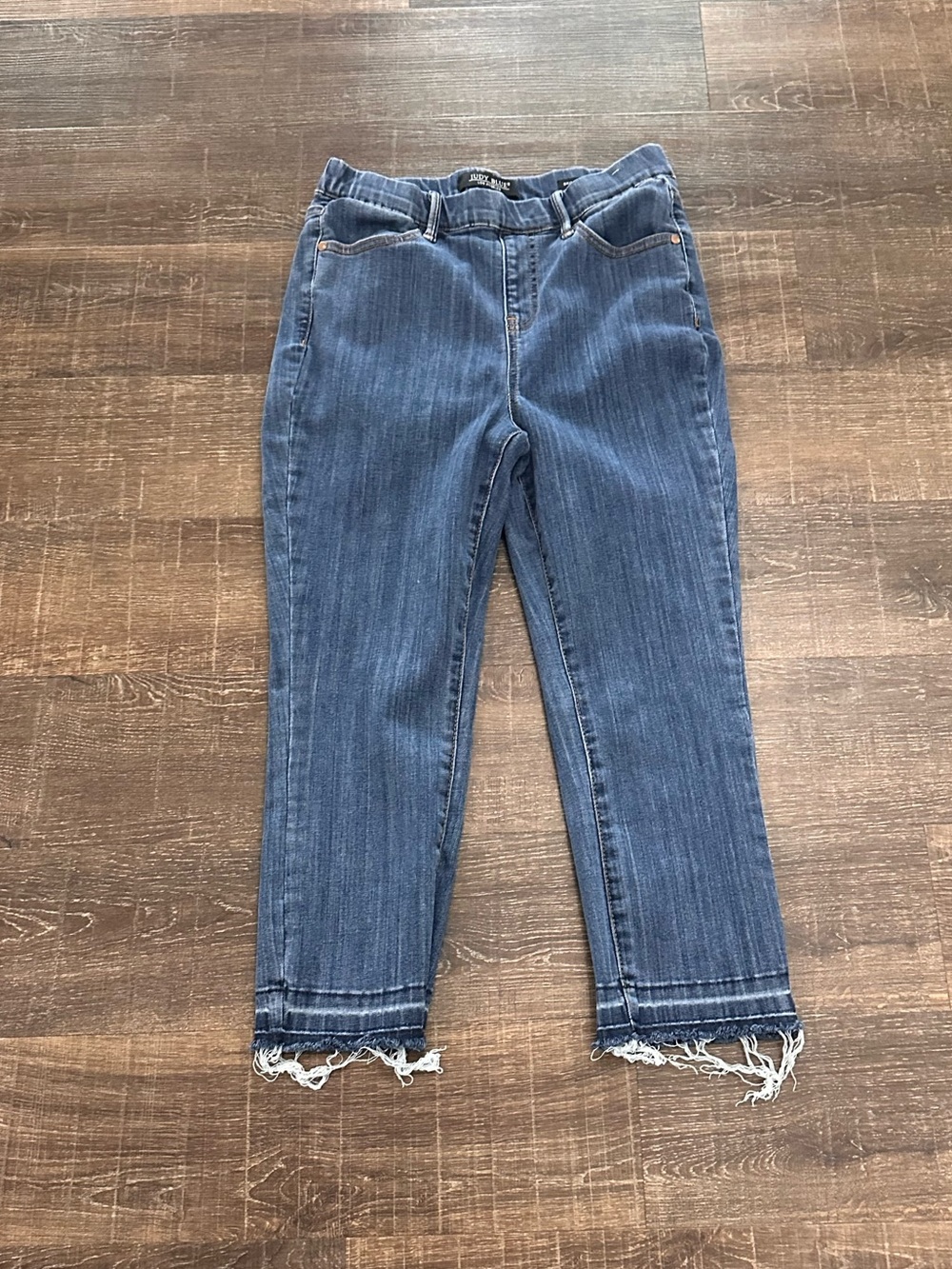 Judy Blue High Rise Medium Blue Denim Wash Pull On Capris Jeans Size 7